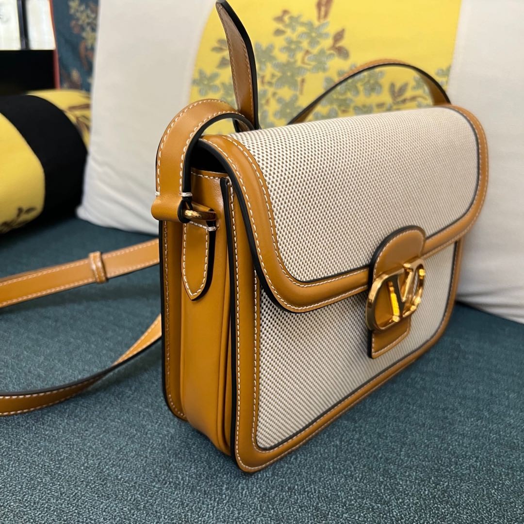 011 011#226-Valentino-Bags-01-2025SS