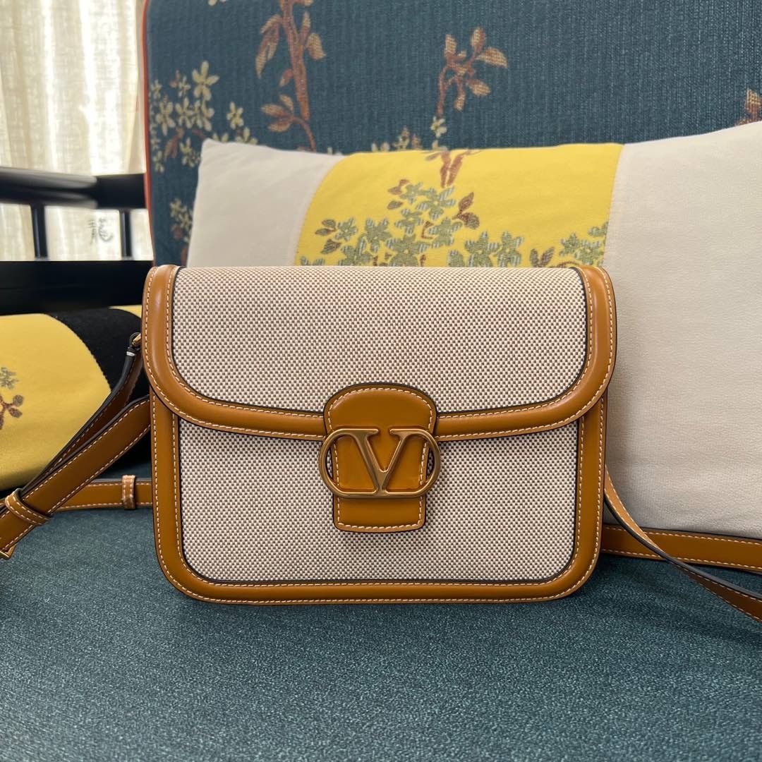 011 011#226-Valentino-Bags-01-2025SS