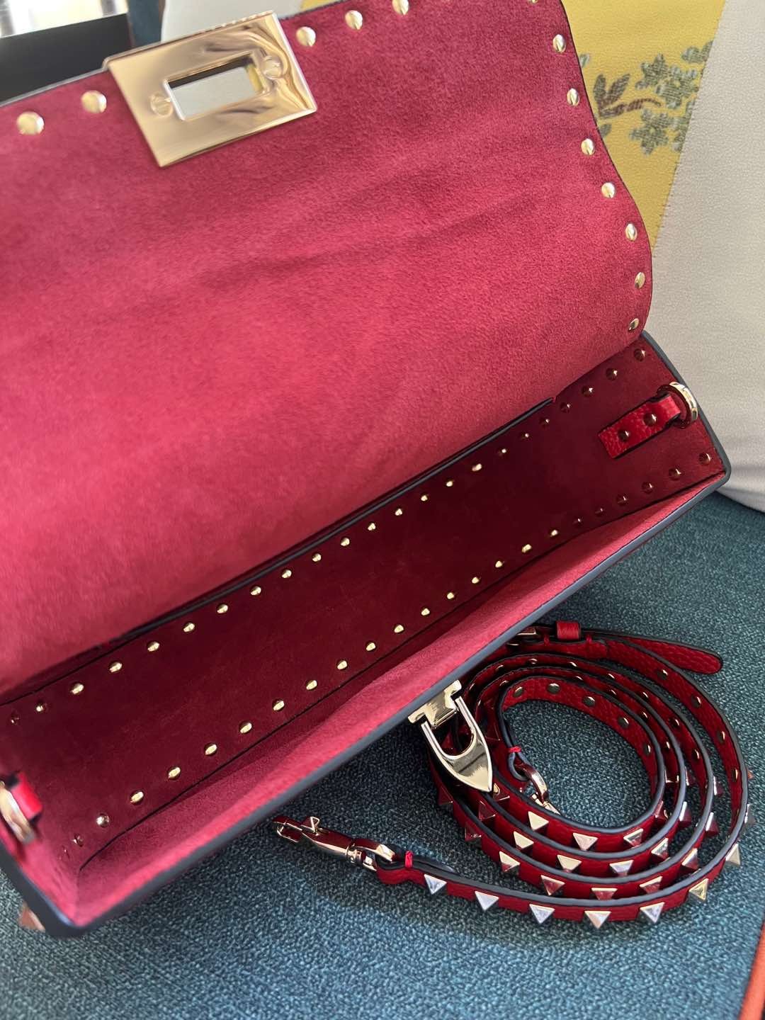 010 010#226-Valentino-Bags-01-2025SS