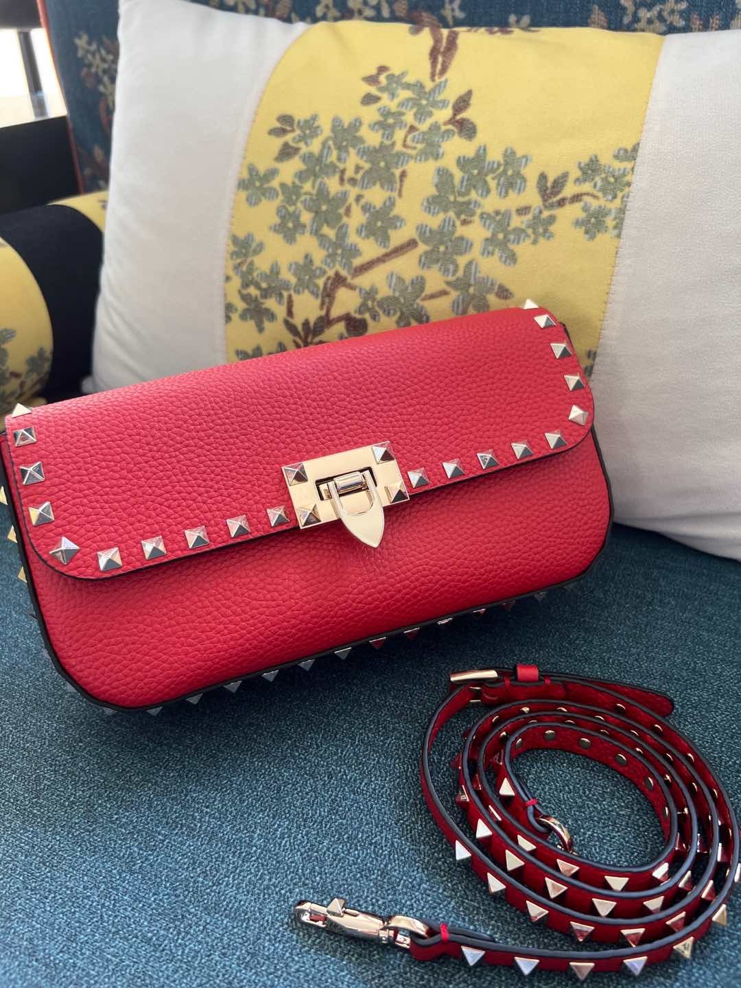 010 010#226-Valentino-Bags-01-2025SS