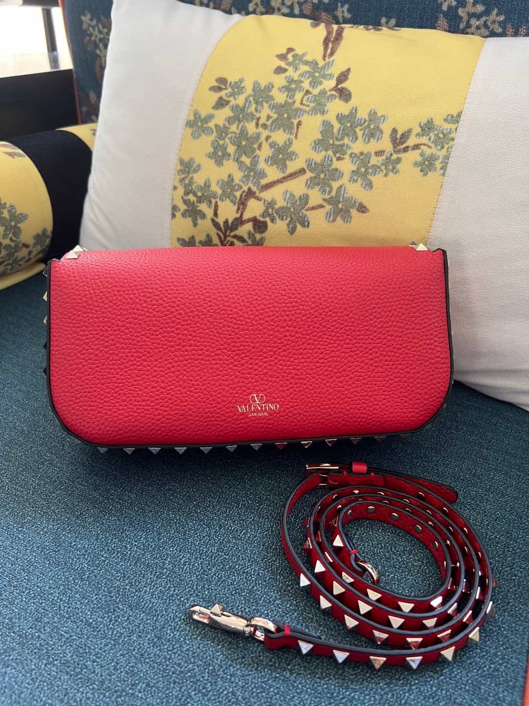010 010#226-Valentino-Bags-01-2025SS