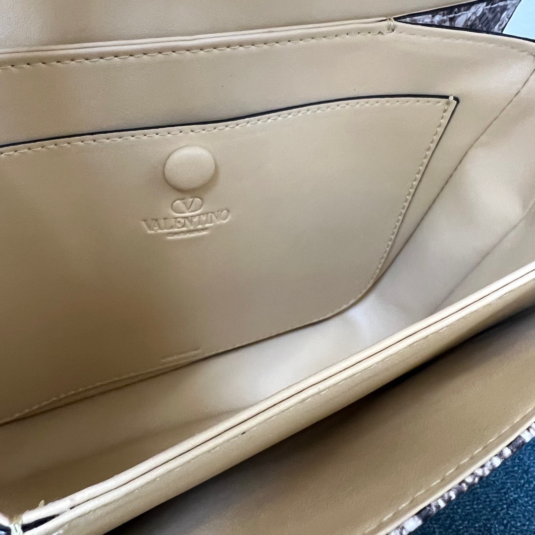 009 009#226-Valentino-Bags-01-2025SS
