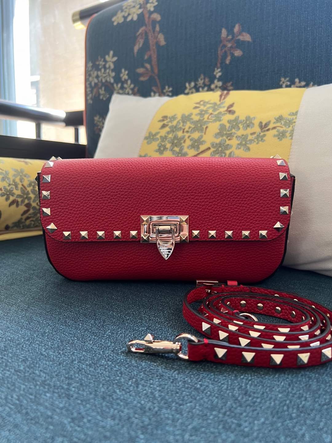 010 010#226-Valentino-Bags-01-2025SS