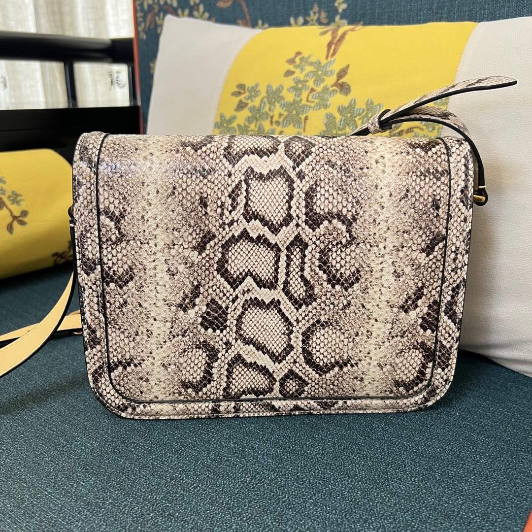 009 009#226-Valentino-Bags-01-2025SS