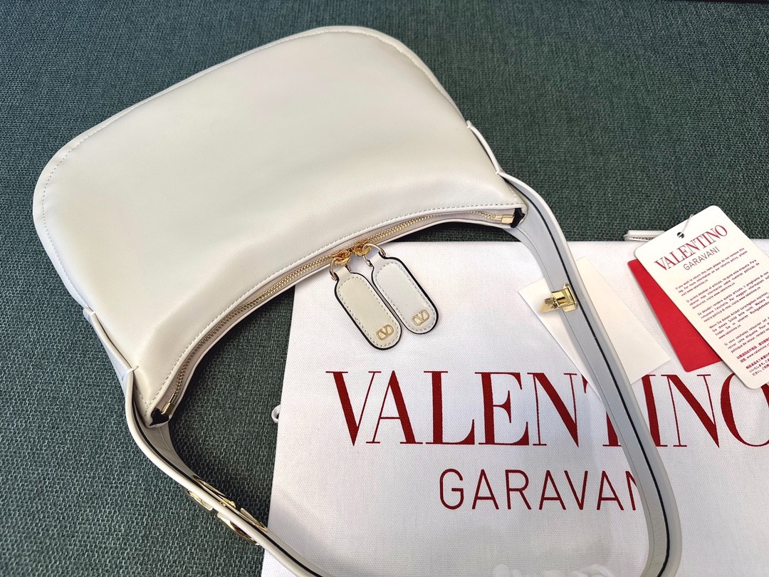 008 008#226-Valentino-Bags-01-2025SS