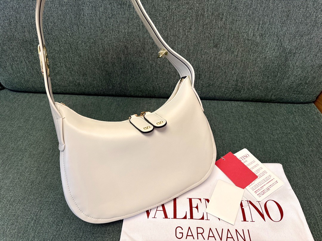 008 008#226-Valentino-Bags-01-2025SS