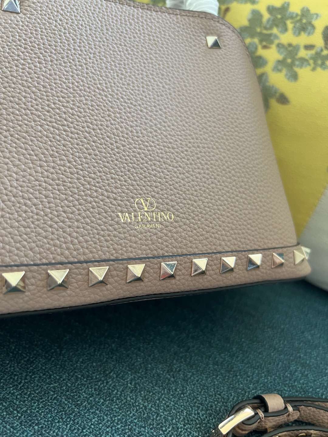 006 006#226-Valentino-Bags-01-2025SS