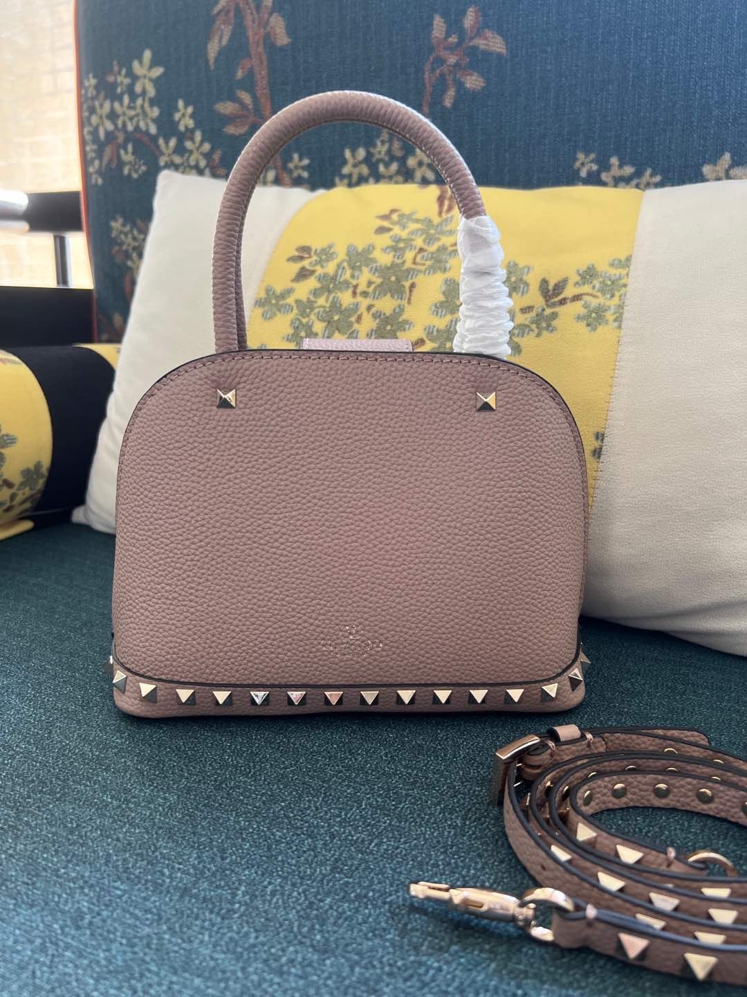 006 006#226-Valentino-Bags-01-2025SS