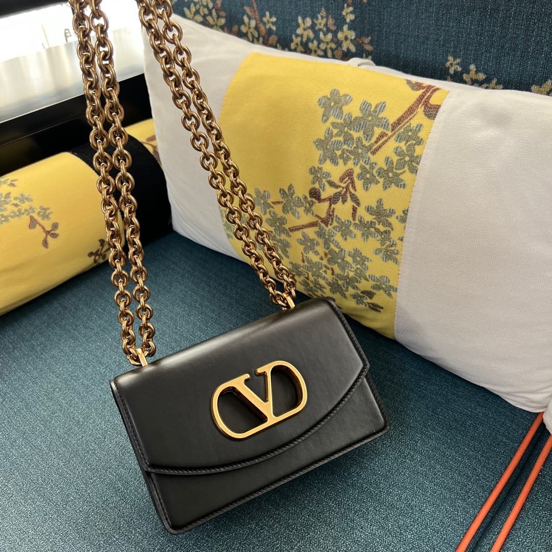 003 003#226-Valentino-Bags-01-2025SS