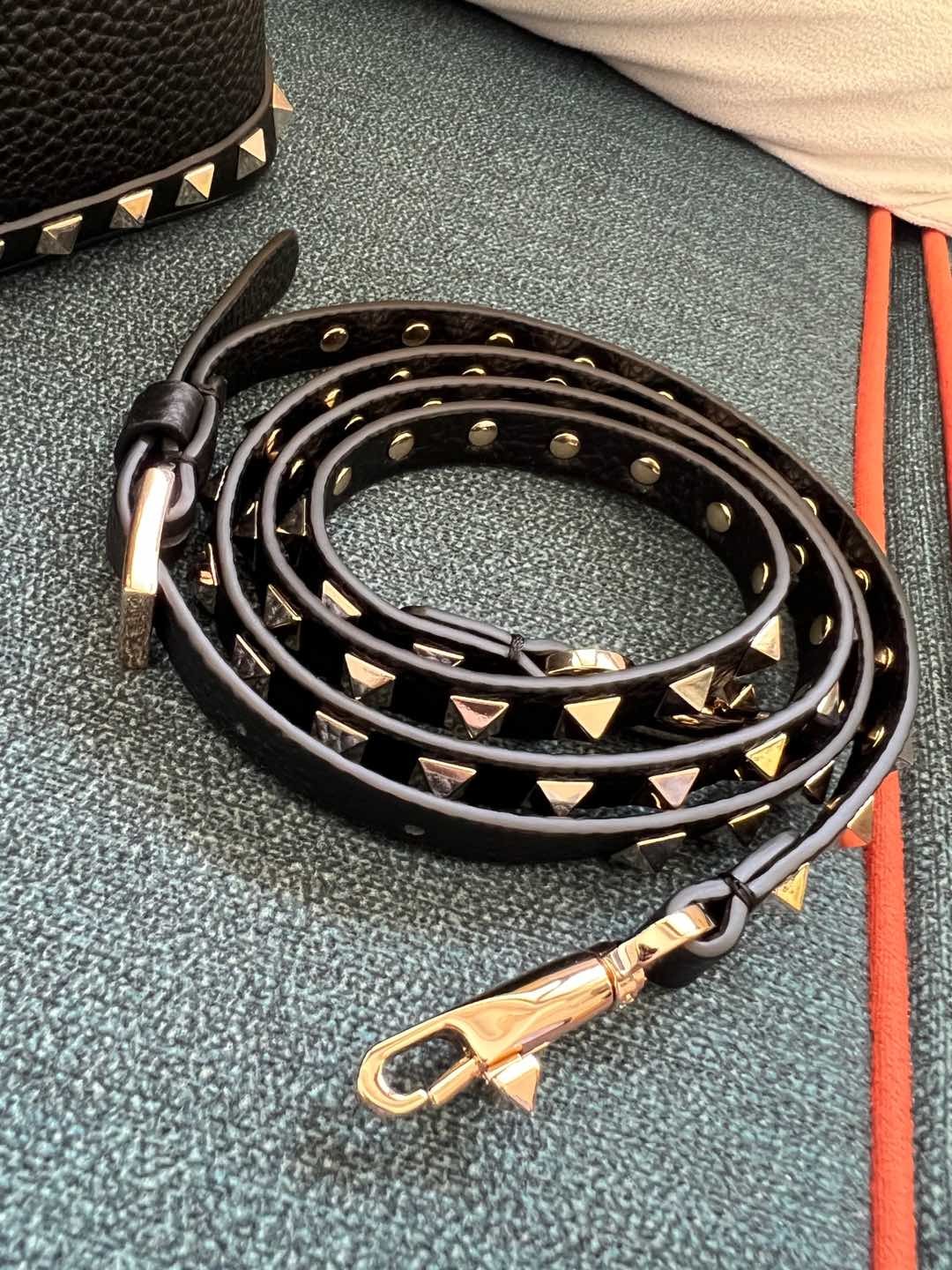 001 001#226-Valentino-Bags-01-2025SS