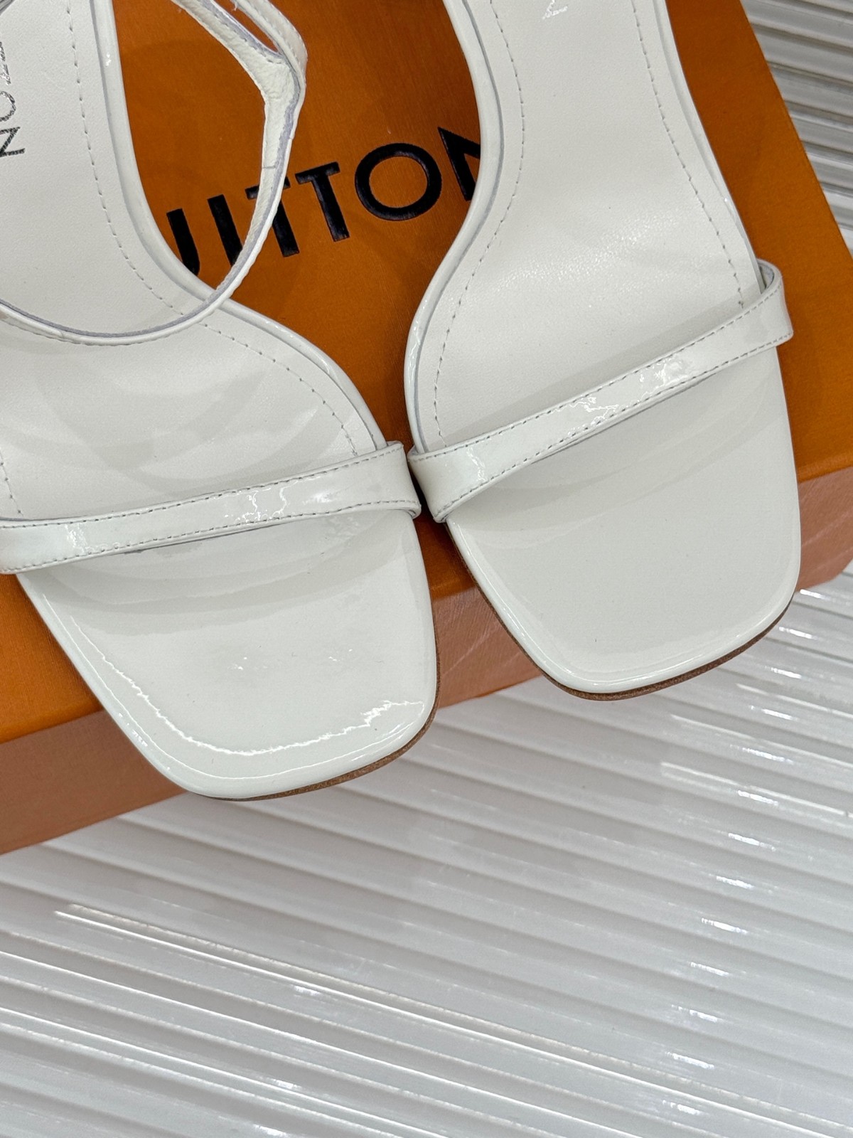 041 32123114 size 35-42